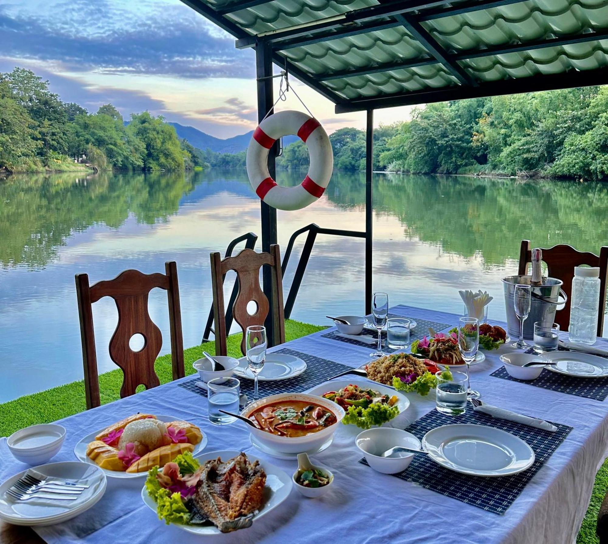 The Parrot Inn Kanchanaburi by Eksteriør bilde